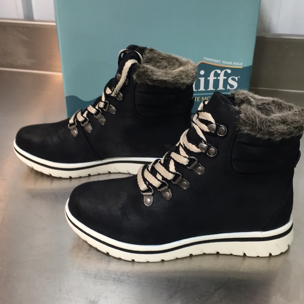 New WB Woman’s Cliffs by White Mountain Black Faux Fur Lined Lace-Up Boots - Picture 3 of 6